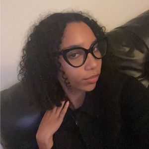 Meet your Posher, Nia